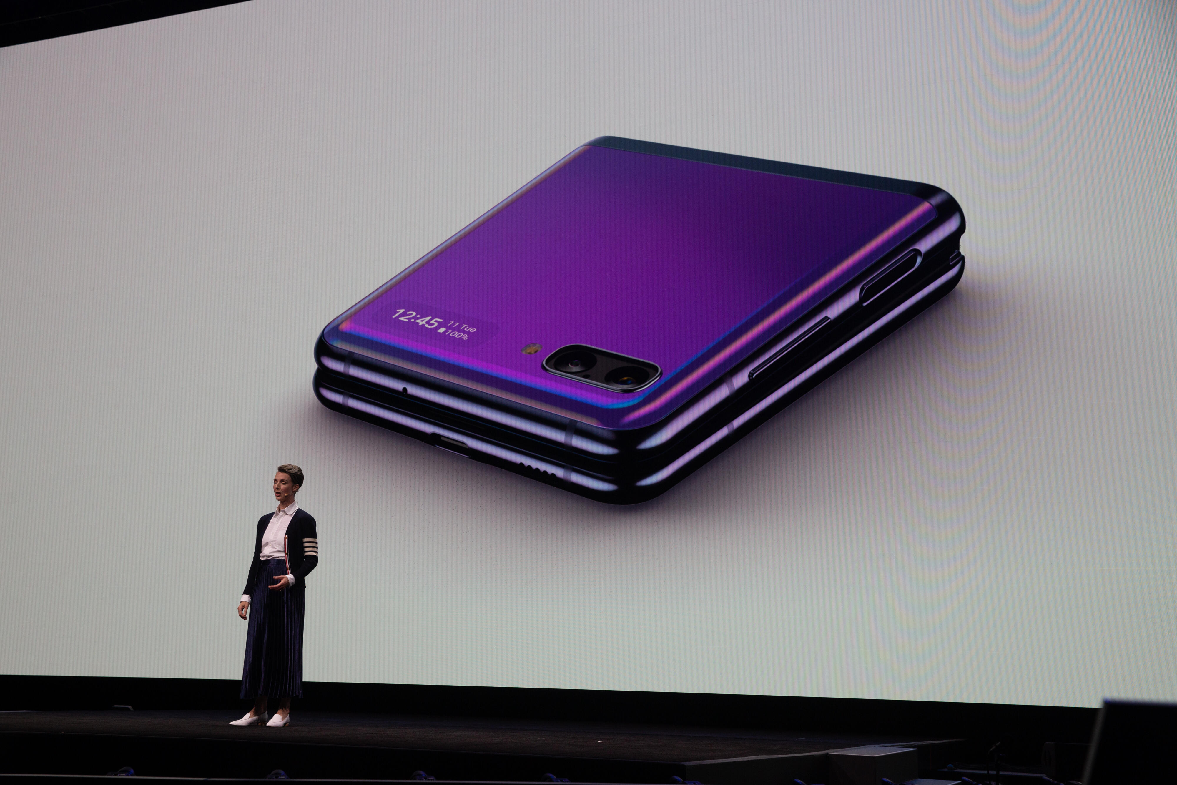 Samsung 2020 купить. Samsung Galaxy z Flip 2020. Samsung Galaxy unpacked. Самсунг галакси 7 флип. Samsung s20 фиолетовый.